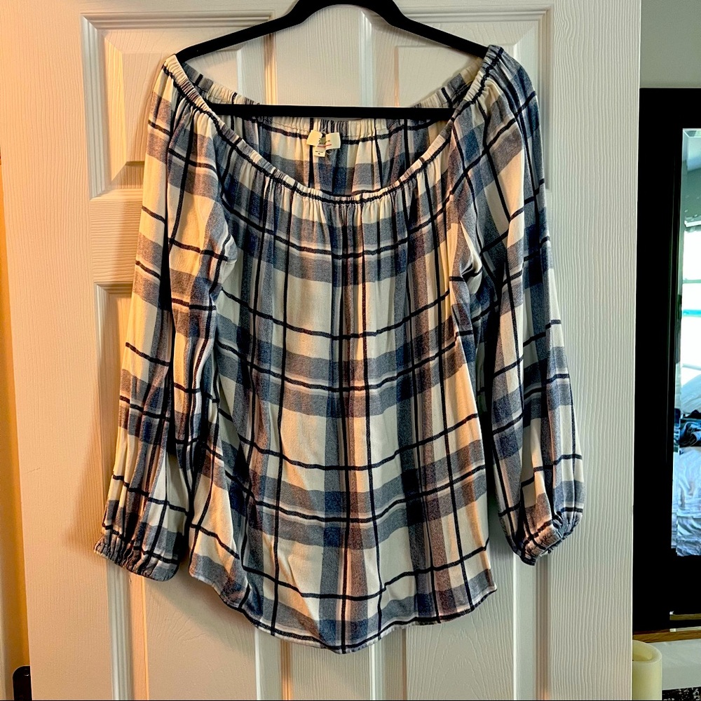 Vince Camuto off the shoulder long sleeve shirt